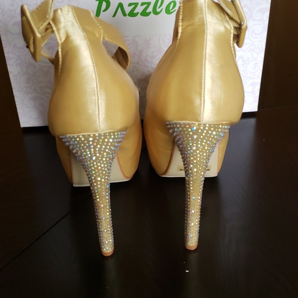 Shoes - Picture 4 of 4